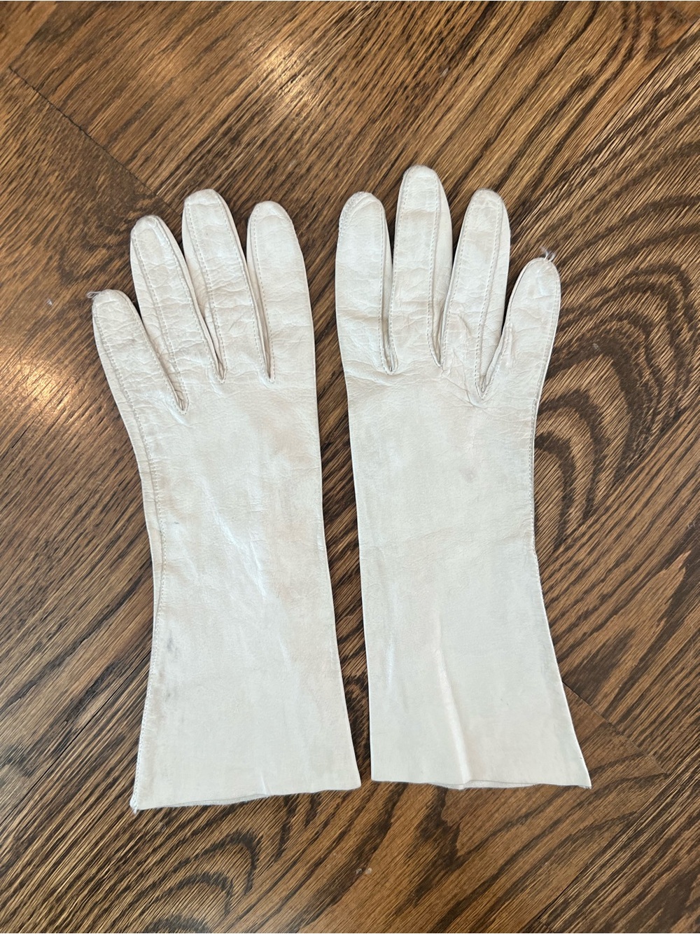 Classic Cream Women's Leather Gloves